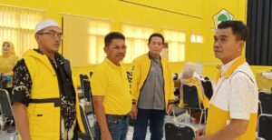IMG-20240112-WA0015-300x154 H. Sachrudin Hadiri Rapat Konsolidasi Partai Golkar, Ikut Mengikat Bendera Golkar
