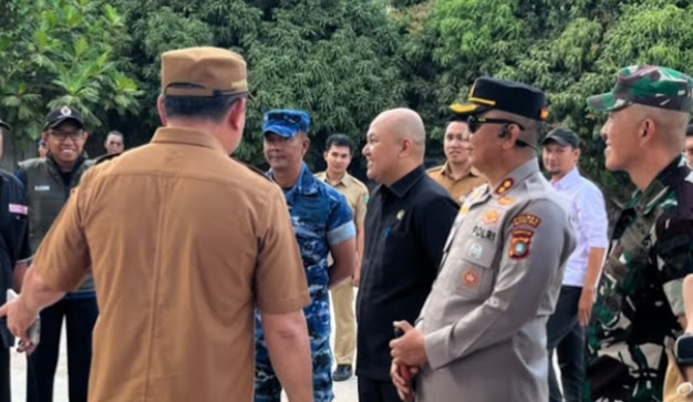 Respons Cepat Sengkarut BBM Danyonif TP 845/KS Forkopimda Pantau SPBU Padang